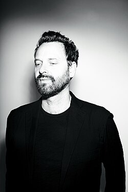 Dustin O'Halloran ศิลปินผู้รังสรรค์ดนตรีประกอบภาพยนตร์และเปียโนระดับโลก