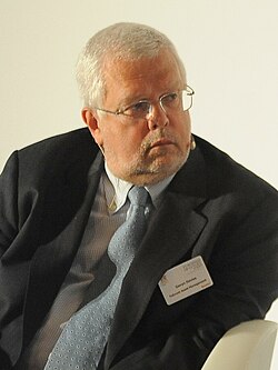 Gavyn Davies เส้นทางชีวิตจากผู้บริหารการเงินสู่ประธาน BBC