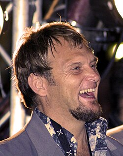 Steve Hofmeyr ศิลปินผู้ทรงอิทธิพลและเต็มไปด้วยข้อพิพาทแห่งแอฟริกาใต้