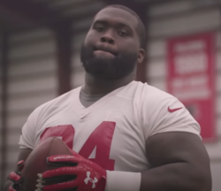 Deadrin Senat เส้นทางอาชีพนักอเมริกันฟุตบอลตำแหน่ง Nose Tackle ระดับ NFL