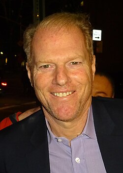 Noah Emmerich เส้นทางชีวิตและผลงานการแสดงระดับมืออาชีพ