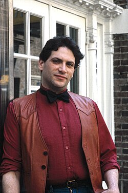 Harvey Fierstein ตำนานศิลปินผู้พลิกโฉมวงการละครเวทีและไอคอน LGBTQ+