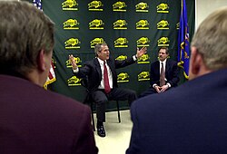 John Hoeven เส้นทางนักการเมืองและนายธนาคารผู้ทรงอิทธิพลแห่งนอร์ทดาโคตา