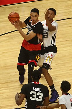 Ben Simmons เส้นทางอาชีพจากดาวรุ่งพุ่งแรงสู่ความท้าทายใน NBA