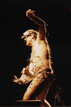 Stelarc ศิลปินผู้ท้าทายขีดจำกัดร่างกายด้วยเทคโนโลยีและหุ่นยนต์