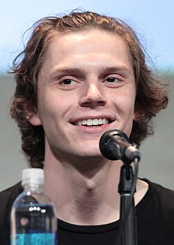 Evan Peters นักแสดงเจ้าบทบาทผู้พลิกโฉมทุกตัวละครจาก American Horror Story ถึง Dahmer