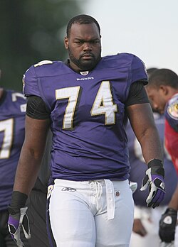Michael Oher จากชีวิตที่ไร้บ้านสู่ดาวเด่น NFL และมหากาพย์ทางกฎหมาย