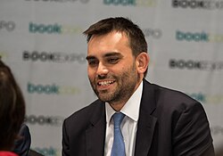 Andrew Aydin ผู้สร้างสรรค์กราฟิกโนเวลประวัติศาสตร์และที่ปรึกษาการเมืองระดับโลก