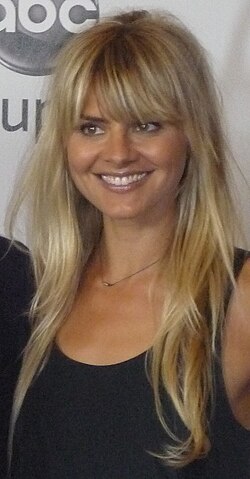 Eliza Coupe นักแสดงสาวมากความสามารถจาก Happy Endings และ Future Man
