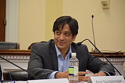 Arun Sundararajan ผู้เชี่ยวชาญด้านเศรษฐศาสตร์ดิจิทัลและเครือข่ายสังคม