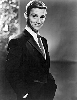 Joel Grey ตำนานศิลปินผู้รังสรรค์บทบาท Master of Ceremonies แห่ง Cabaret