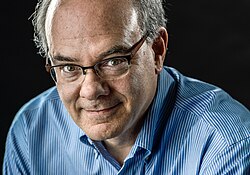 Marc Fisher บรรณาธิการอาวุโสและนักเขียนผู้ทรงอิทธิพลแห่ง The Washington Post