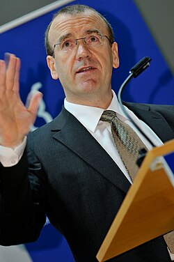 Sir Terry Leahy เส้นทางความสำเร็จจากพนักงานจัดเรียงสินค้าสู่ CEO ผู้พลิกโฉม Tesco