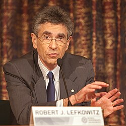 Robert Lefkowitz ผู้ไขความลับตัวรับสัญญาณเซลล์และเจ้าของรางวัลโนเบลสาขาเคมี
