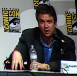 David Eick ผู้สร้างสรรค์ตำนาน Battlestar Galactica และเบื้องหลังความสำเร็จของซีรีส์ไซไฟระดับโลก