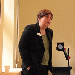 Emma Smith ผู้เชี่ยวชาญด้านเชกสเปียร์และประวัติศาสตร์หนังสือระดับโลก