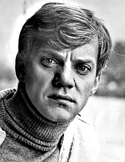 Malcolm McDowell นักแสดงระดับตำนานผู้สร้างชื่อจากบทตัวร้ายและผลงานระดับมาสเตอร์พีซ