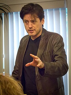 John Fugelsang ศิลปินผู้มากความสามารถจากโลกบันเทิงสู่บทบาทนักวิจารณ์การเมือง
