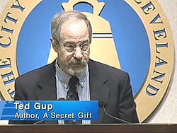 Ted Gup นักเขียนและศาสตราจารย์ผู้เปิดโปงความลับของรัฐบาลสหรัฐฯ