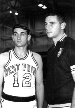 Mike Krzyzewski ตำนานโค้ชบาสเกตบอลผู้สร้างประวัติศาสตร์ให้ Duke และทีมชาติสหรัฐฯ