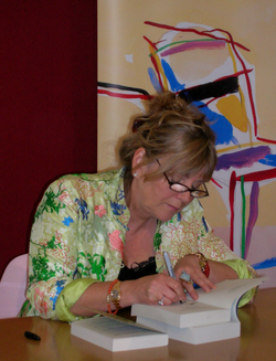 Kate Atkinson นักเขียนรางวัล Costa ผู้พลิกโฉมวรรณกรรมร่วมสมัย
