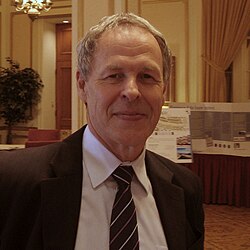 Linden MacIntyre นักข่าวและนักเขียนผู้ทรงอิทธิพลแห่งแคนาดา