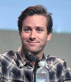 Armie Hammer เส้นทางชีวิตจากดาวรุ่งฮอลลีวูดสู่มรสุมข่าวฉาวและการกลับมา