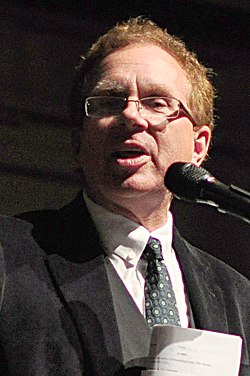 John Nichols นักข่าวและนักเขียนผู้ทรงอิทธิพลด้านการเมืองและสื่อสารมวลชนสหรัฐฯ