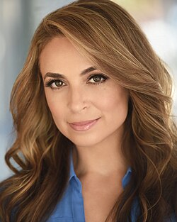 Jedediah Bila เส้นทางจากครูผู้สอนสู่พิธีกรและนักเขียนชื่อดังระดับโลก