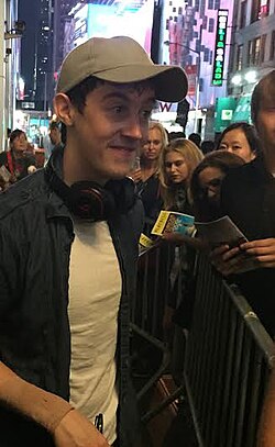 Alex Sharp นักแสดงเจ้าของรางวัล Tony Award ผู้แจ้งเกิดจาก The Curious Incident of the Dog in the Night-Time