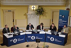 Jonathan Dimbleby ผู้ประกาศข่าวและนักประวัติศาสตร์ผู้ทรงอิทธิพลแห่งอังกฤษ