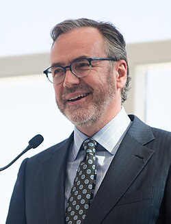 Steve Capus เส้นทางอาชีพผู้บริหารสื่อระดับโลกจาก NBC สู่ Radio Free Europe