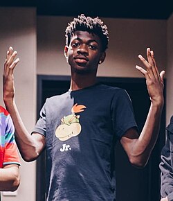 Lil Nas X ศิลปินผู้ทลายกำแพงดนตรีและตัวตนจากโลกอินเทอร์เน็ตสู่ซูเปอร์สตาร์ระดับโลก