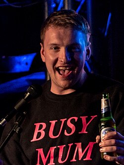 Joe Lycett คอมเมเดียนตัวแสบผู้ใช้เสียงหัวเราะขับเคลื่อนสังคม