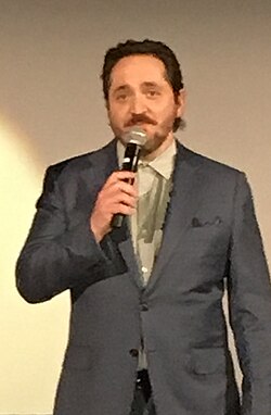 Ben Falcone ผู้กำกับและนักแสดงเบื้องหลังความสำเร็จของ Melissa McCarthy