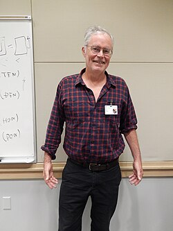 Lee Collins ผู้ร่วมก่อตั้ง Unicode และผู้วางรากฐานมาตรฐานตัวอักษรสากล