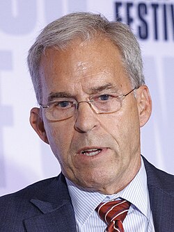 Rick Atkinson นักเขียนและนักข่าวรางวัลพูลิตเซอร์ผู้พลิกประวัติศาสตร์การทหารให้มีชีวิต