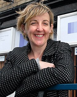 Julie Hesmondhalgh นักแสดงหญิงผู้สร้างประวัติศาสตร์และเจ้าของรางวัลระดับโลก