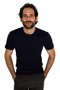 Dov Charney เส้นทางชีวิตผู้ก่อตั้ง American Apparel จากจุดสูงสุดสู่มรสุมคดีความ