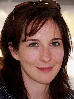 Meghan O'Rourke นักเขียนและกวีผู้ถ่ายทอดเรื่องราวความสูญเสียและโรคเรื้อรัง
