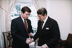 John Ashcroft เส้นทางชีวิตจากผู้ว่าการรัฐสู่รัฐมนตรีว่าการกระทรวงยุติธรรมสหรัฐฯ