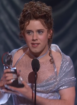 Cole Escola ศิลปินผู้ทลายกำแพงเพศและเจ้าของรางวัล Tony Award