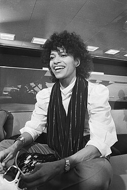 Debbie Allen ศิลปินผู้ทรงอิทธิพลแห่งวงการบันเทิงระดับโลก