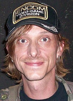 Mackenzie Crook ศิลปินผู้มากความสามารถจาก The Office ถึง Pirates of the Caribbean