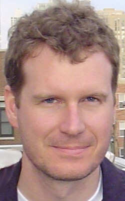 Bert Vaux นักภาษาศาสตร์ผู้เชี่ยวชาญด้านสัทวิทยาและกฎของ Vaux