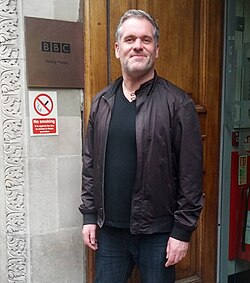 Chris Moyles เส้นทางชีวิตดีเจตัวแสบผู้สร้างตำนานให้วงการวิทยุอังกฤษ