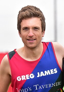 Greg James ดีเจชื่อดังแห่ง BBC Radio 1 และเส้นทางสู่ความสำเร็จในวงการสื่ออังกฤษ