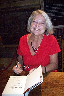Kate Adie ตำนานผู้สื่อข่าวสงครามหญิงแห่ง BBC ผู้กล้าเผชิญหน้าทุกวิกฤตโลก