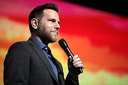 Dave Rubin จากนักแสดงตลกสายก้าวหน้าสู่ผู้นำทางความคิดฝ่ายอนุรักษนิยม