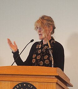 Carol Tyler ศิลปินผู้บุกเบิกการ์ตูนอัตชีวประวัติและตำนานแห่ง Will Eisner Hall of Fame